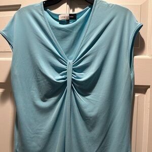 Jones Wear Studio women's large light turquoise cap-sleeved top.